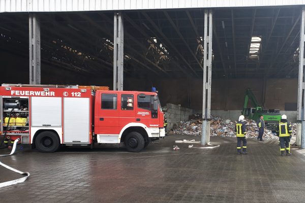 Feuer in Aurich-Oldendorf halten Feuerwehren auf Trab