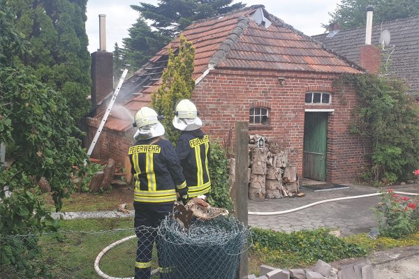Ostgroßefehn: Schuppenbrand ruft Feuerwehr auf den Plan