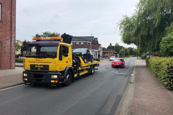 Timmel: Feuerwehr sichert Unfallstelle